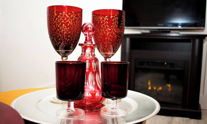 Kensington-Cedar Cottage Apartment | 1 BR + den East Van near The Drive & Trout Lake