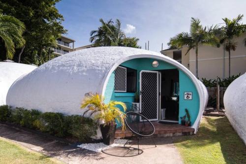 Trinity Beach Apartment | 1 BR Famous Beach-Front Dome at Trinity Beach, Sleeps 4
