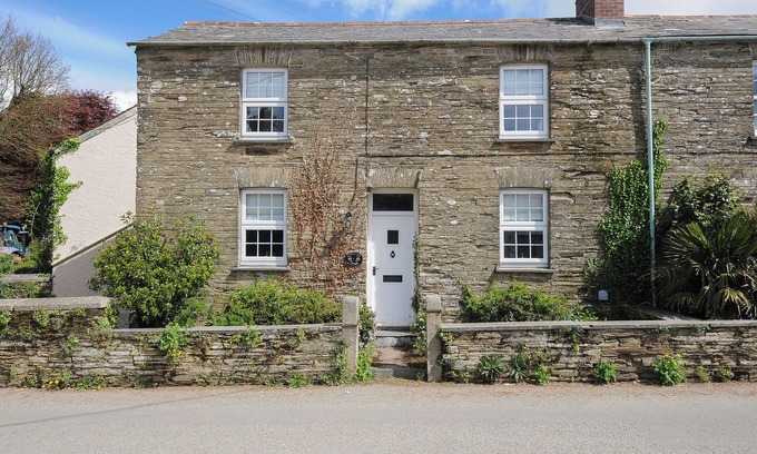 St. Mabyn Cottage | 1 CHURCHTOWN COTTAGES, pet friendly, with a garden in St Mabyn
