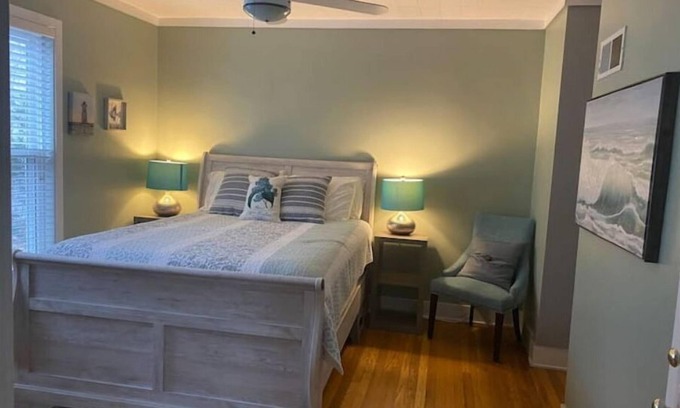 Saugatuck House | #1 cozy 1-Bdrm suite downtown with parking