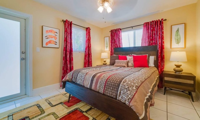 Middle River Terrace Apartment | #1 ✔️ Cute neighborhood, walk to Wilton Manors!