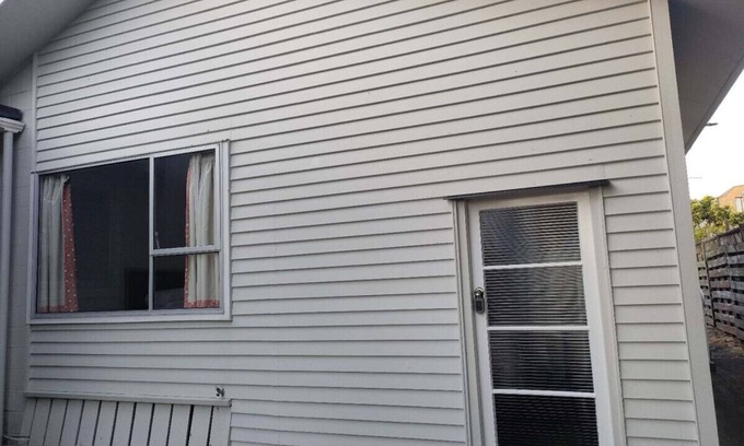 Epsom Apartment | 1 Double and 1 sofa bed Studio