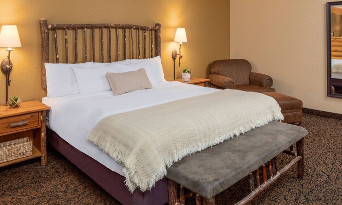 Rothschild House | 1 King Fireplace Suite With Access to Pool, Hot Tub, and Gym