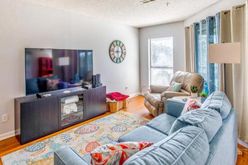 North Myrtle Beach Apartment | 1 Mi to Beach Golf Glenn Villas Condo with Pool