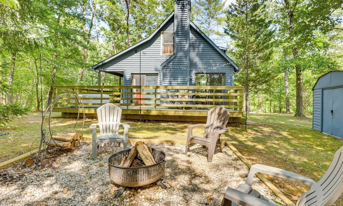Basye Cottage | < 1 Mi to Bryce Resort: Quiet Cabin w/Hot Tub!