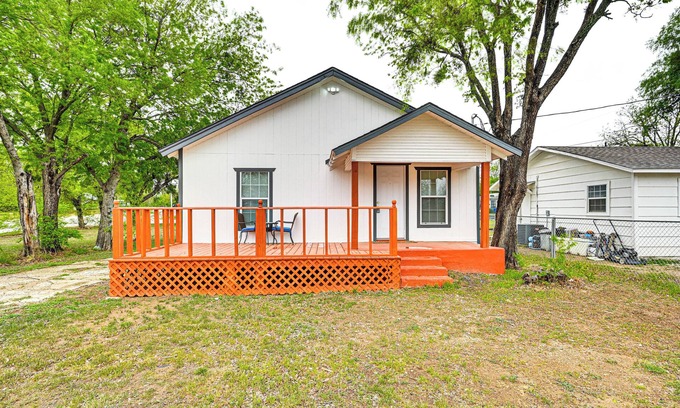 Brownwood House | 1 Mi to Dtwn: Family Home w/Porch in Brownwood