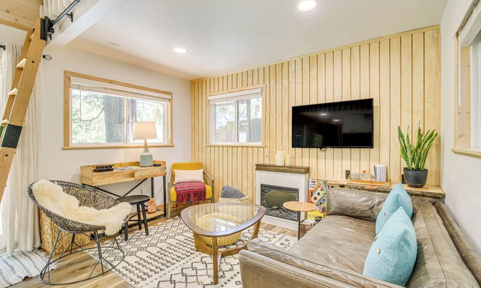 Crestline Apartment | 1 Mi to Lake: Cozy Crestline Cabin w/Hot Tub!