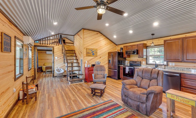 Amity Cabin | ~ 1 Mi to Lake Greeson & Ramp: 'Lazy Bear Cabin'