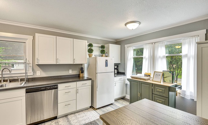 South Bend Cottage | < 1 Mi to Notre Dame: Family-friendly Home!