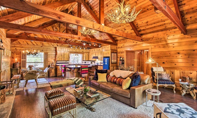 Pinetop-Lakeside Cabin | 1 Mi to Rainbow Lake: Lakeside Cabin w/Deck!