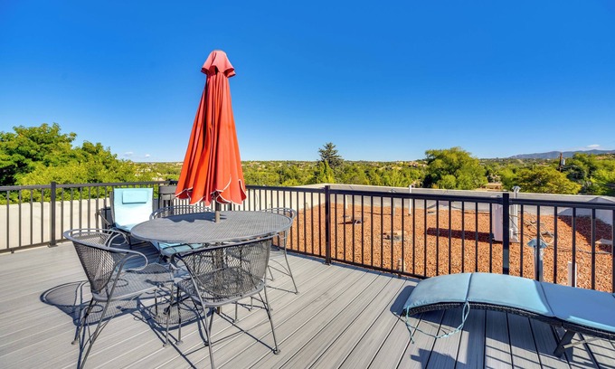 Northeast Santa Fe Condo | < 1 Mi to Santa Fe Plaza: Mtn-View Gem w/Hot Tub!