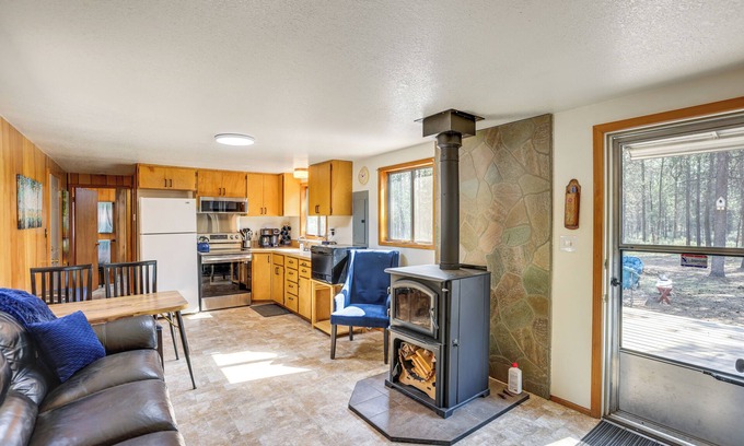 La Pine Cabin | 1 Mi to State Park: Peaceful La Pine Cabin w/Deck