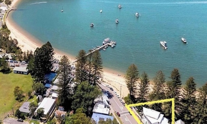 Patonga House | 1 Night Free! Absolute Beach Front House Panoramic Views