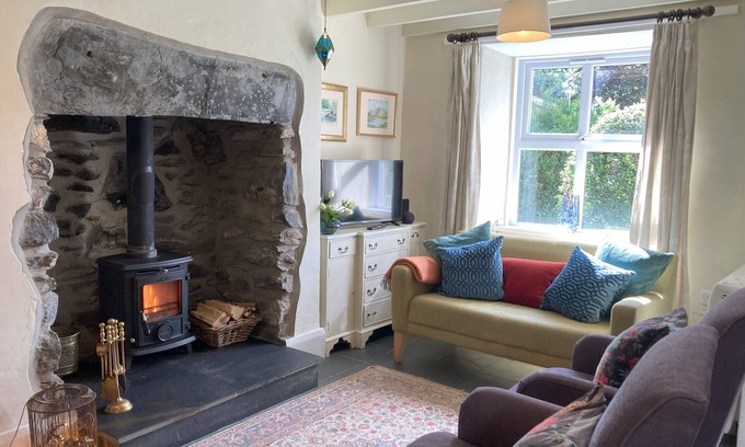 Penmachno Cottage | 1 Penygroes cosy slate cottage within the Eryri/Snowdonia National Park