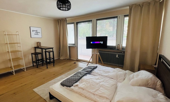 Offenbach am Main Apartment | 1-room apartment near Sanaklinikum balcony Netflix