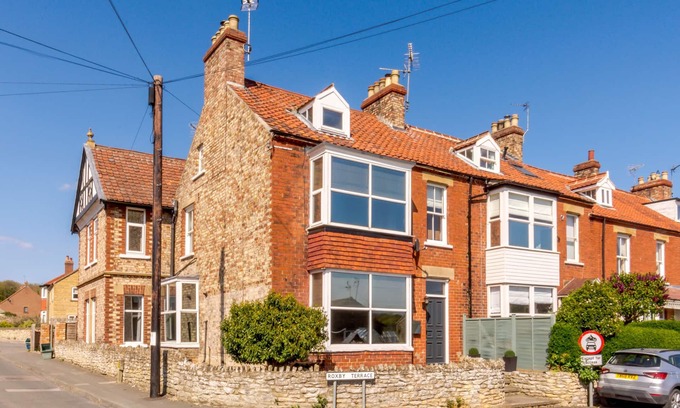 Thornton Dale Cottage | 1 ROXBY TERRACE, family friendly, with open fire in Thornton-Le-Dale