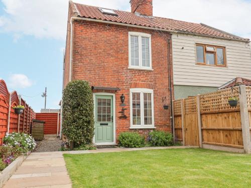 Lowestoft House | 1 Rumsby Cottages