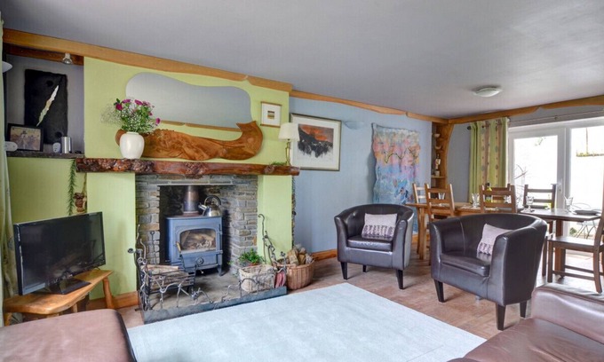 Margam House | 1 Tan yr Eglwys - Four Bedroom House, Sleeps 6