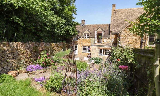 Moreton-in-Marsh Cottage | 1 The Lane
