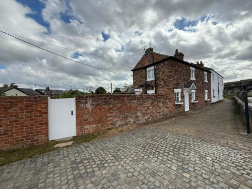 Burscough House | 1 Top Locks