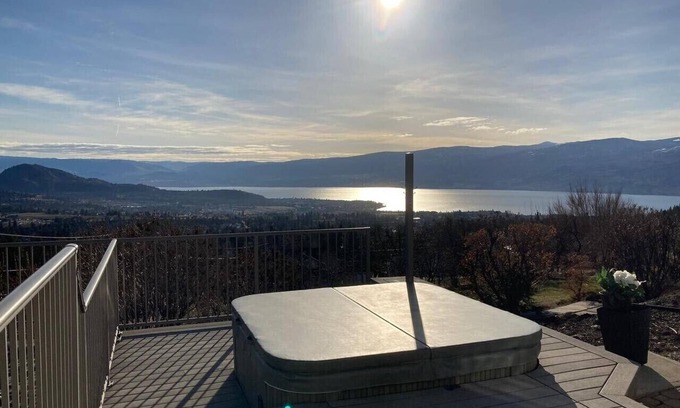 Central Okanagan House | 10 Acre Luxury Rosehill Estate:Heated Indoor Pool/Sauna/Hottub/Lakeview