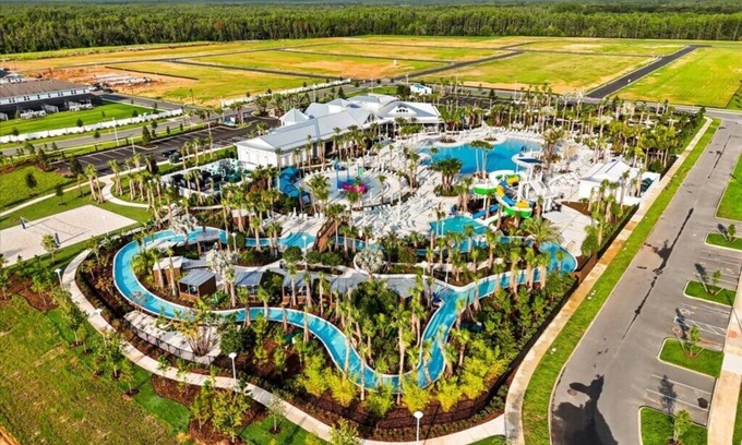 Clermont House | 10 Bedrooms/8 Bathrooms/Windsor Cay (16219 CC)