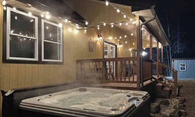 Orbisonia House | 10 beds, 30 min to Raystown - Secluded with Hot tub