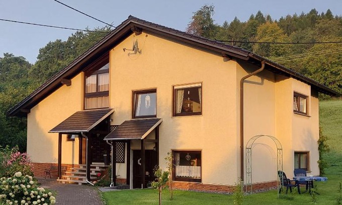 Westerburg Apartment | 10 Bett Ferienwohnung Sonnenblume