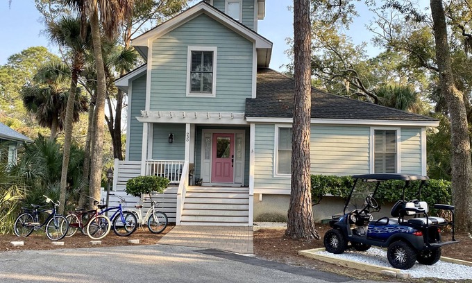 Deer Lake House | 10% discount for 7+ nights. Waterfront home across from pool. Newly renovated!