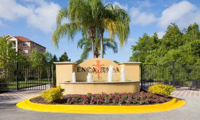 West Kissimmee House | 10 Min to Disney Cozy Family Townhome with Jacuzzi