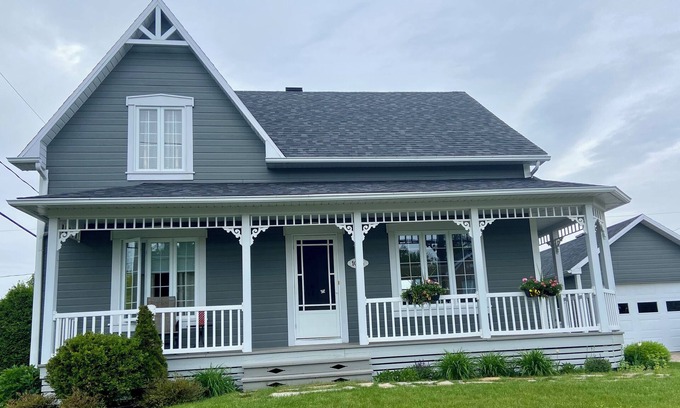 Breakeyville House | 10 minutes from the bridges, magnificent house in a quiet area