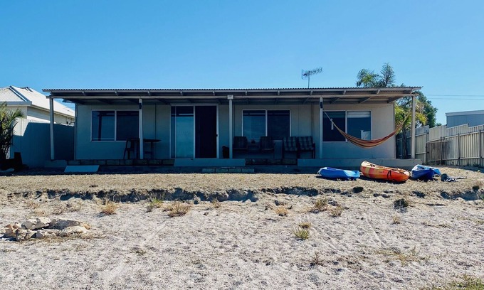 Lake Wangary House | 10 Palms - Waterfront shack at peaceful Dutton Bay West, 5 mins to Farm Beach!