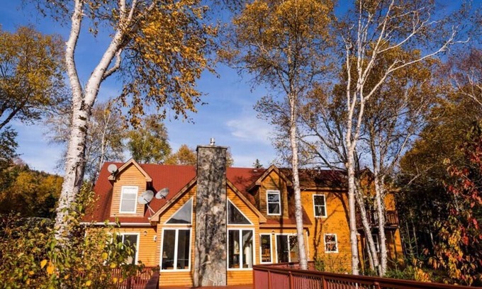 Humber Valley Ski Chalet | 10 River Grove - Humber Valley Resort