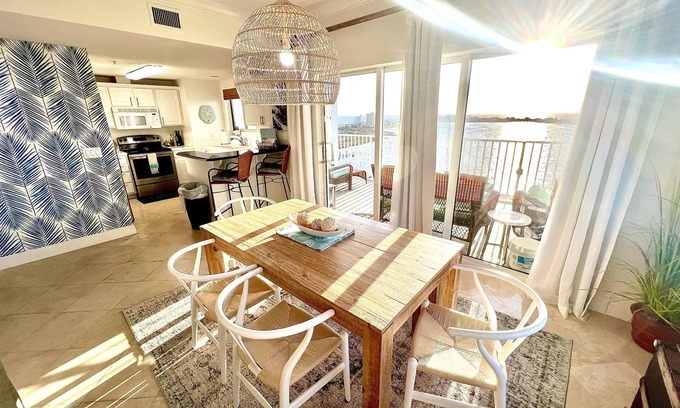 Pensacola Beach Condo | 100% Best SUNSETS - Walk 2 Beach -Clean Park & Chill, KING Bed, pool, beach toys