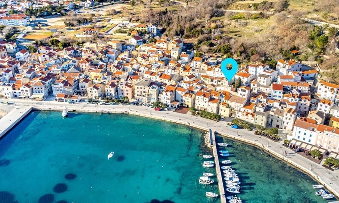 Baska Apartment | 100 metres to the pebble beach
