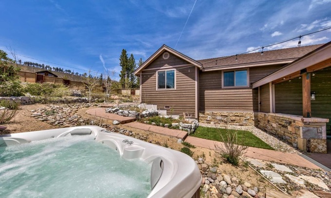 Mountain View Estates House | 1008C Mountain View -come play in the mountains 5 bedrooms, hot tub