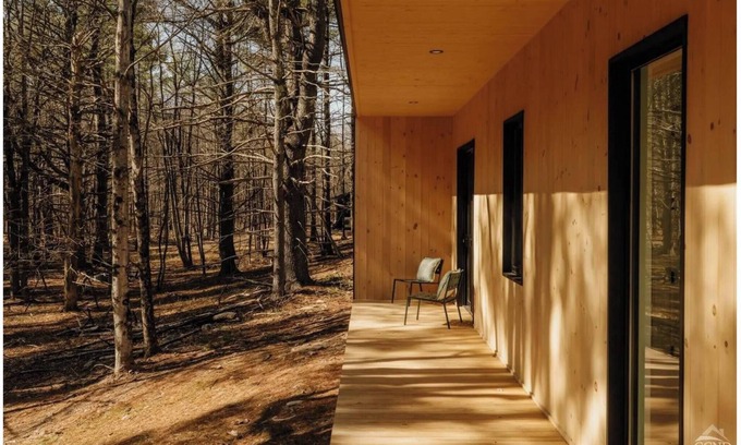 Round Top House | 100ft of Forest Light - Modern Catskills Escape