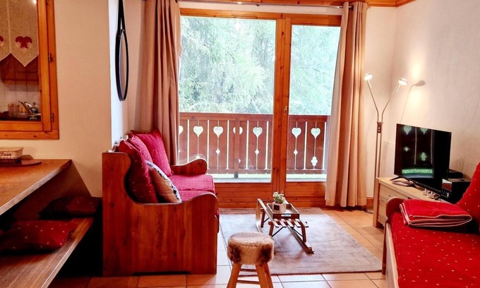 Montalbert Apartment | 100m from ski slopes, 1st floor, balcony, tv, 65m², Montalbert