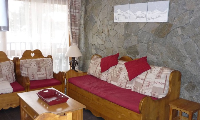 Les Deux Alpes Apartment | 100m from the chairlift of the devil, discount ski passes and equipment rental