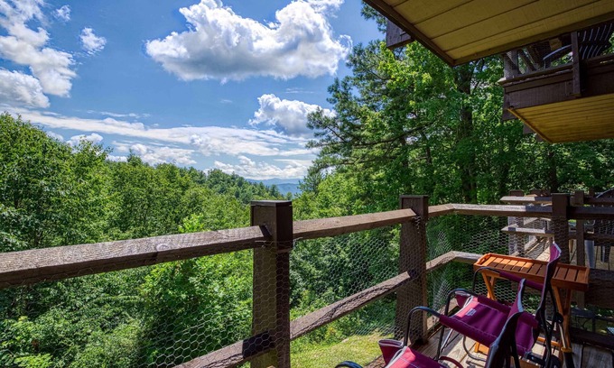 Sevierville Condo | 1023 English Mtn by Beyond Expectations: Newly Renovated 5 Star Condo w/Views