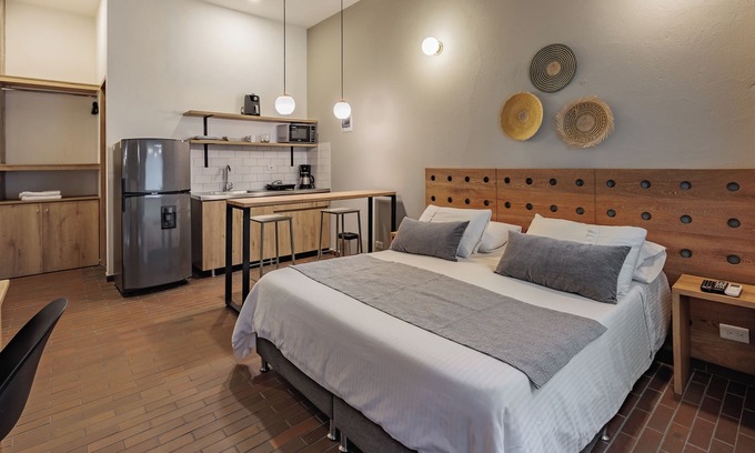 Laureles Apartment | 104 Circular Flats 500MB, AC smart tv, coworking 104