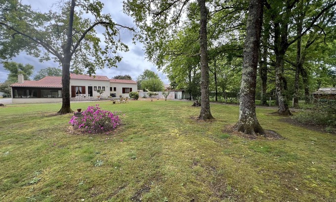 Saint-Vivien-de-Medoc House | 105 - Superb house with its large green park