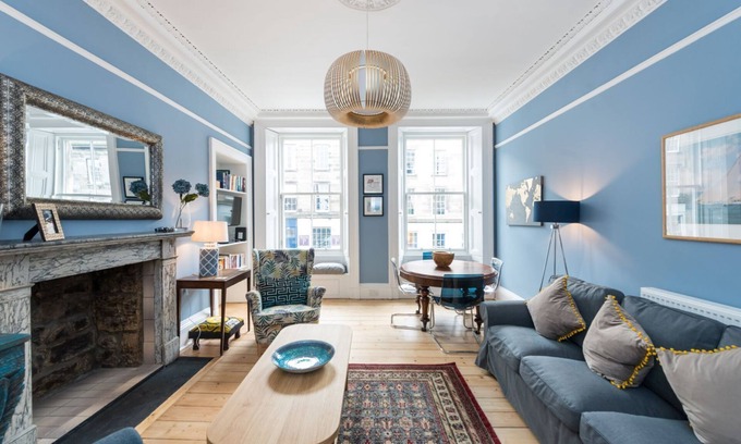 New Town Cottage | 107 Broughton Street - an edinburgh that sleeps 6 guests in 3 bedrooms