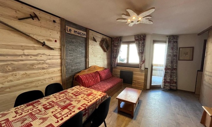 Val Cenis Apartment | 10m from ski slopes, terrace, parking, tv, ski locker, 40m², Val Cenis