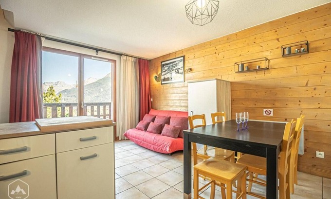 Aussois Apartment | 10m from ski slopes, 1st floor, balcony, tv, ski locker, 36m², Aussois