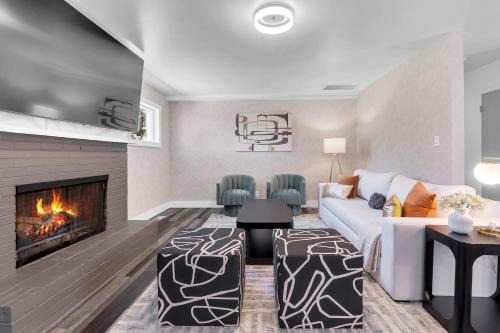 Tulsa House | 10min to EXPO - Family-Friendly with Office & Playroom