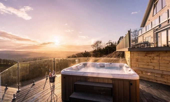 Llanbedr-dyffryn-clwyd House | 11 Bedroom Manor Sleeps 30 - Pool, Sauna, Hot Tub