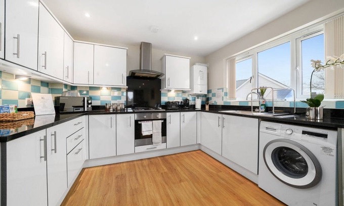 Stanwell Apartment | 11 - Heathrow Living Serviced Apartments by Ferndale