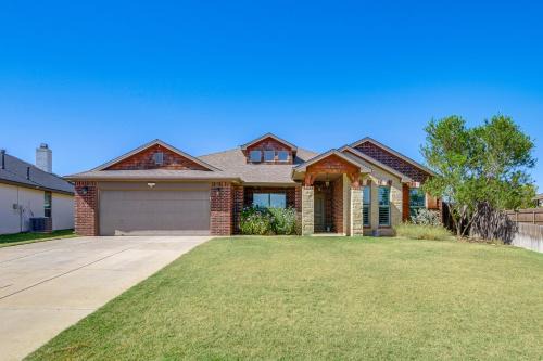 Lubbock House | 11 Mi to Dtwn Lubbock Home with Patio, Grill and Yard