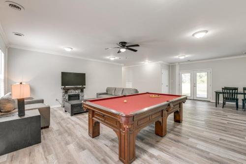 Petersburg House | 11 Mi to Fort Lee 30-Acre Retreat with Scenic Views